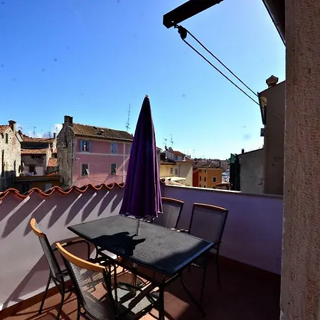 Flora - Family Apartment With Terrace In Centre Of Rovinj Exteriör bild