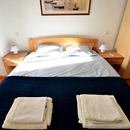 Flora - Family Apartment With Terrace In Centre Of Rovinj Exteriör bild