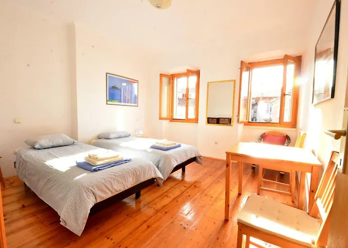 Flora - Family Apartment With Terrace In Centre Of Rovinj