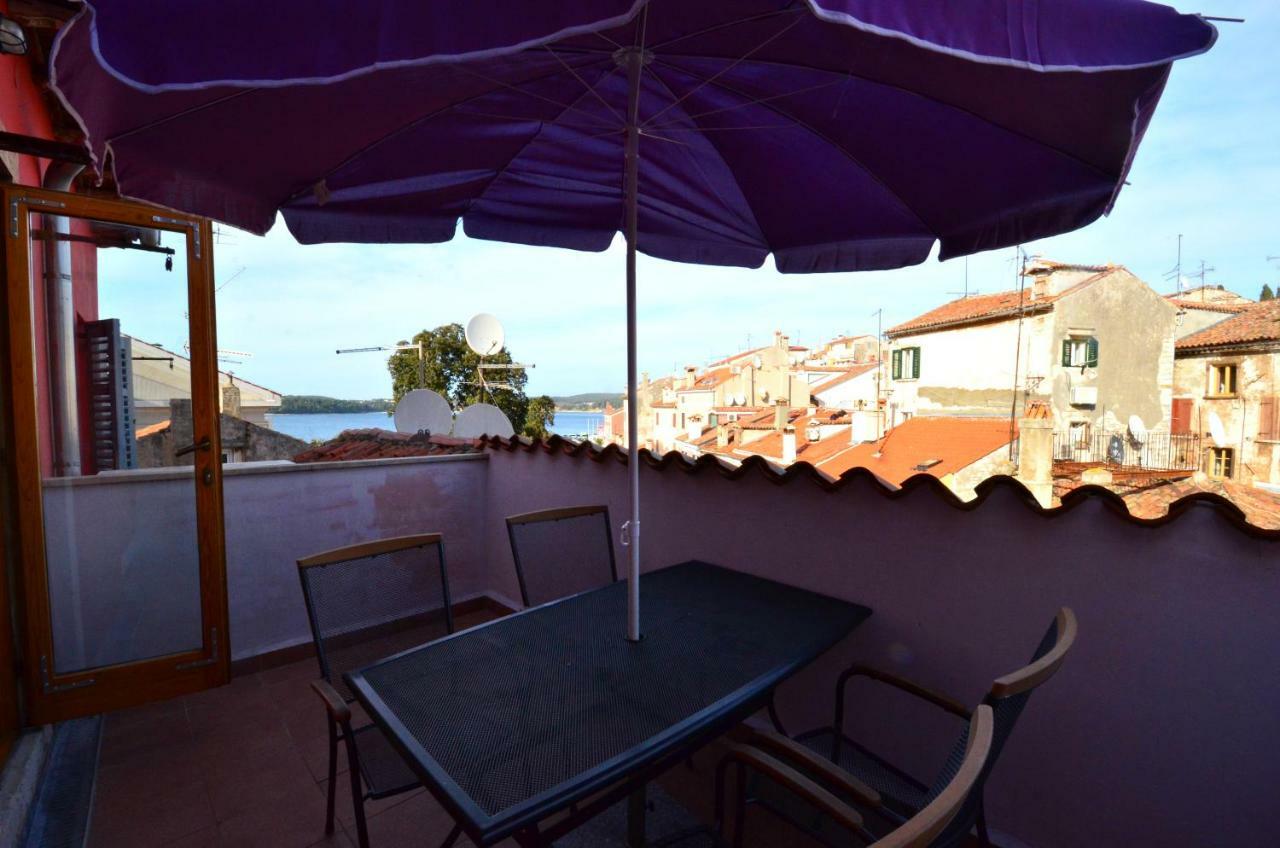 Flora - Family With Terrace In Centre Of
